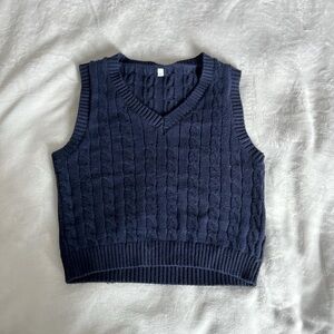 Fitted sweater vest